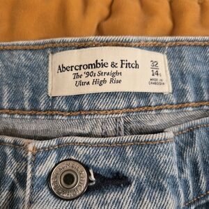 Abercrombie & Fitch '90s Straight Ultra High Rise Jeans - Blue